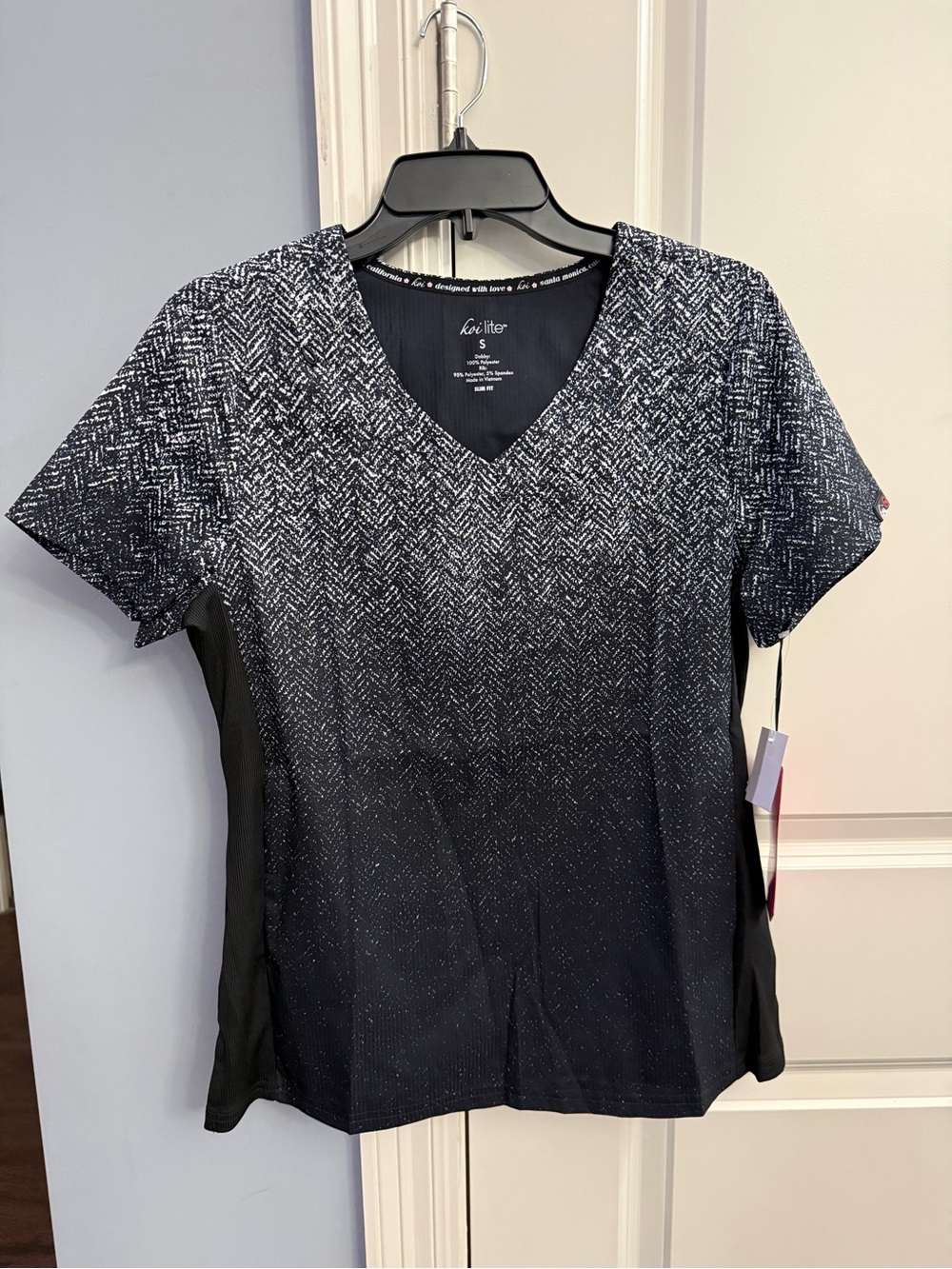 Koi Lite Women's V-Neck Short Sleeve Scrub Top in Black Ombre